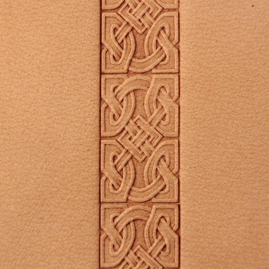 S.N. 301 - Bordure entrelas celtiques - Matoir à Frapper