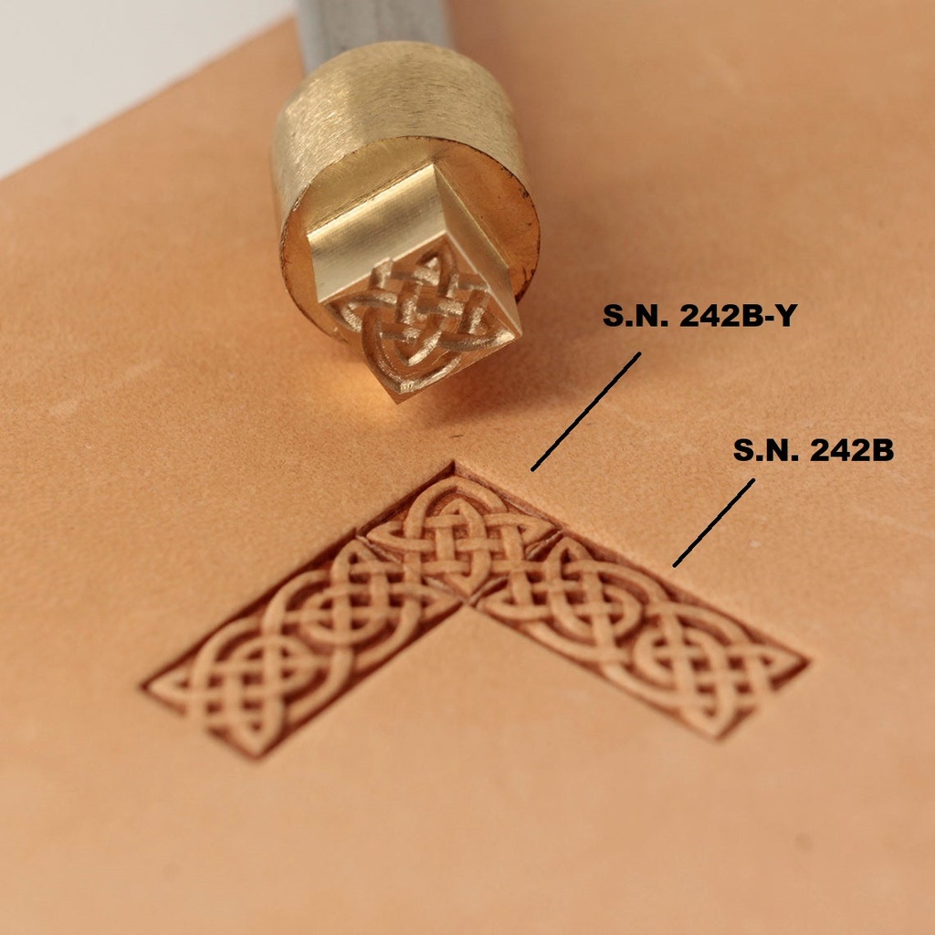 [OUTREPMAT242B-Y] S.N. 242B-Y - COIN bordure entrelas celtiques - Matoir à Frapper